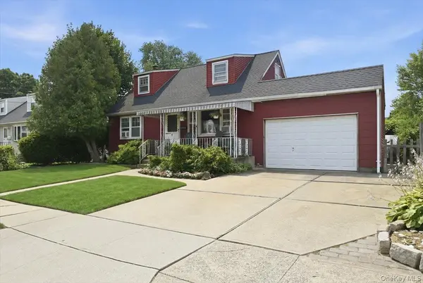 256 N Beech ST, Massapequa, NY 11758