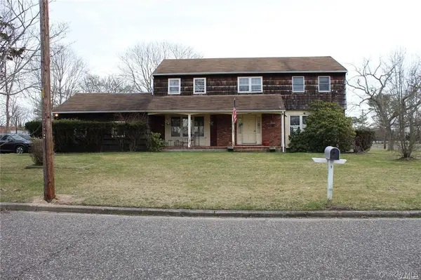 1 N Durkee LN, Patchogue, NY 11772