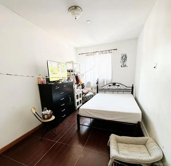 10505 Northern BLVD, Corona, NY 11368