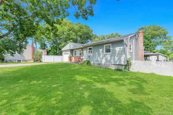 437 Commack RD, Islip, NY 11751