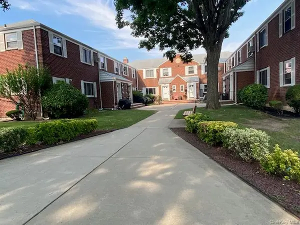 72-59 Little Neck Pkwy #H-1, Glen Oaks, NY 11004