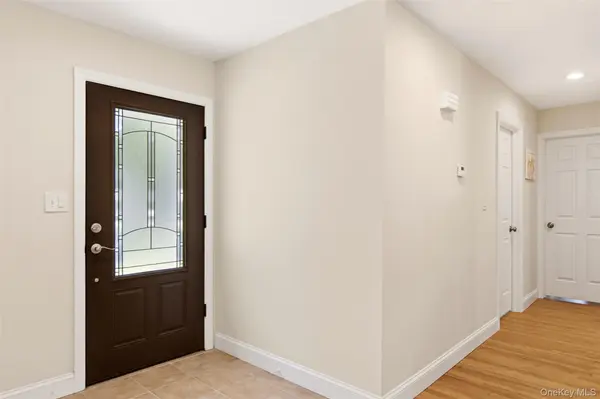 18 Millet ST, Dix Hills, NY 11746