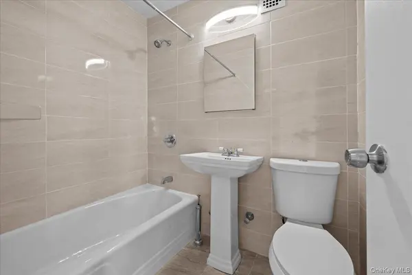 1725 Edison AVE #5D, Bronx, NY 10461