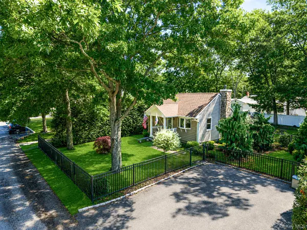 73 Panamoka TRL, Ridge, NY 11961