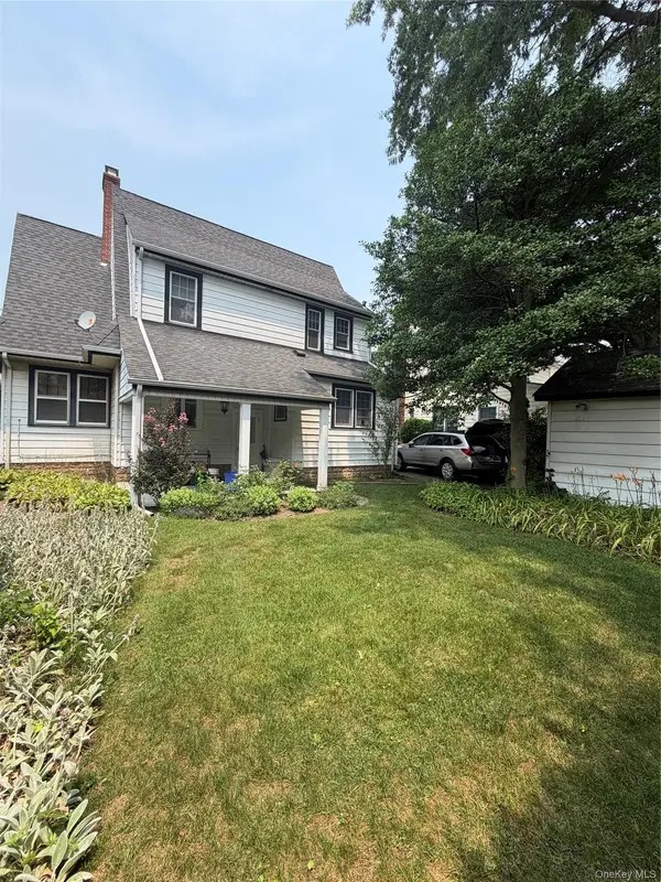 44 Muirfield RD, Rockville Centre, NY 11570