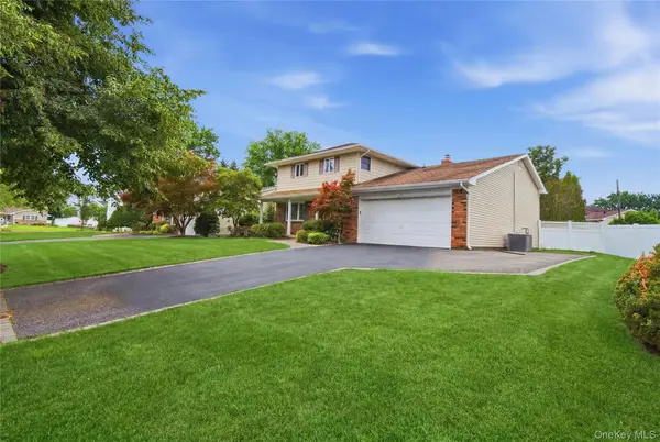 6 Navy DR, Smithtown, NY 11787