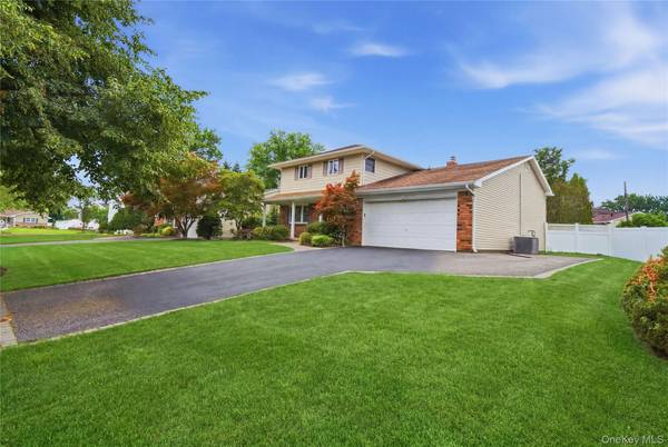 6 Navy DR, Smithtown, NY 11787
