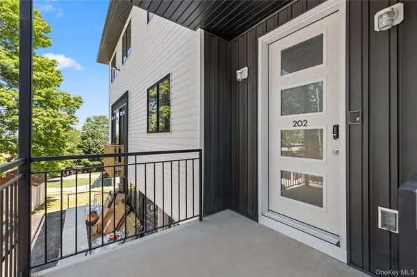 13 Gwen LN #202, Monsey, NY 10952