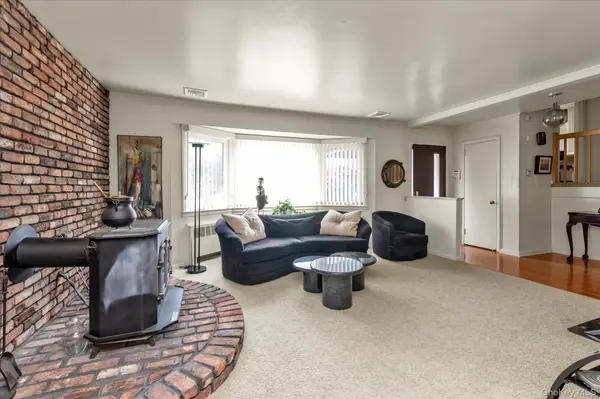 4020 Judith LN, Oceanside, NY 11572