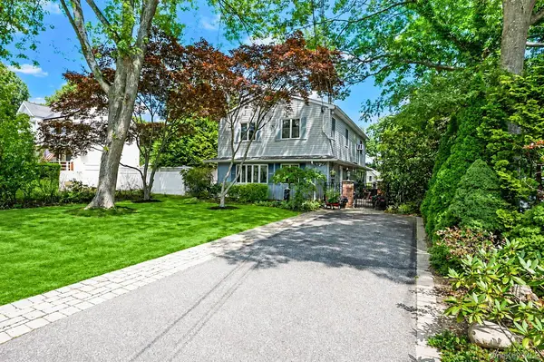 45 Reeves RD, Center Moriches, NY 11934