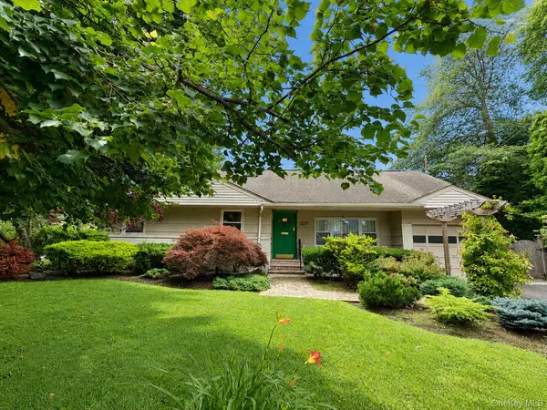 2154 Marion AVE, Merrick, NY 11566