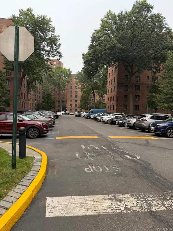 1605 Metropolitan AVE #12C, Bronx, NY 10462