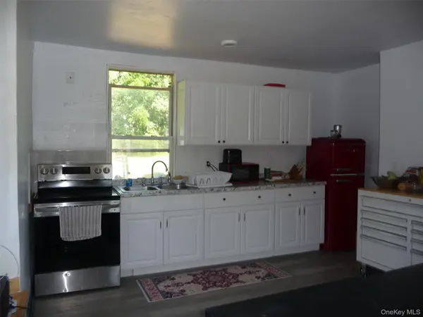 971 Us Route 209 #unit B, Cuddebackville, NY 12729
