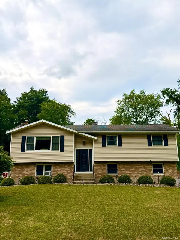 20 Lenart PL, Hopewell Junction, NY 12533