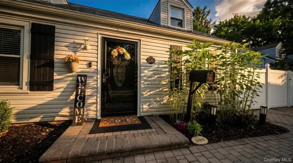 520 Riverside AVE, Massapequa, NY 11758