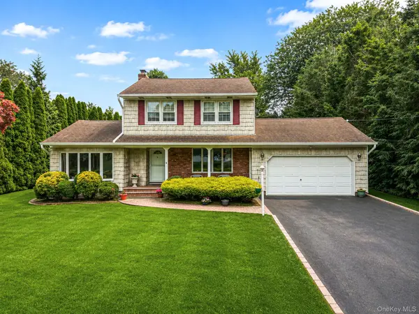 15 Buhl LN, East Northport, NY 11731