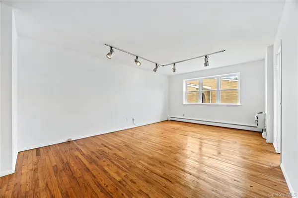 212 Westend AVE #7-D, Freeport, NY 11520