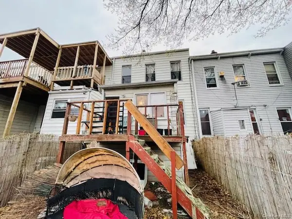 68-68 76th ST, Middle Village, NY 11379