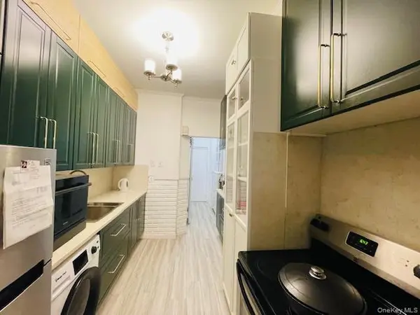 68-68 76th ST, Middle Village, NY 11379