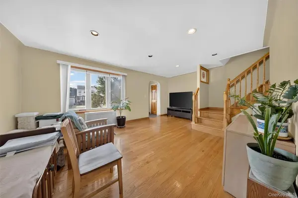 198-23 29th AVE, Flushing, NY 11358