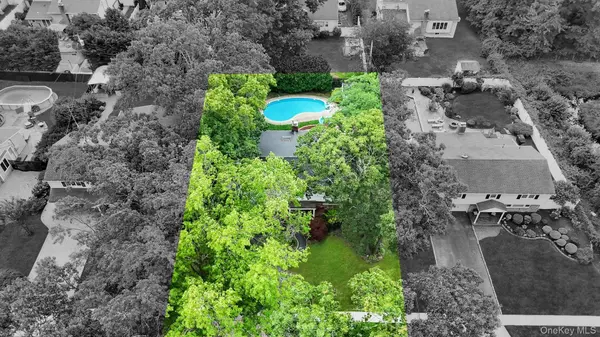 22 Cornelia LN, Lake Grove, NY 11755