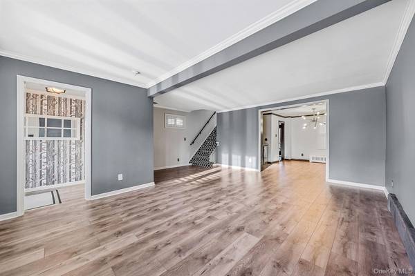 32 Everett ST, Lynbrook, NY 11563