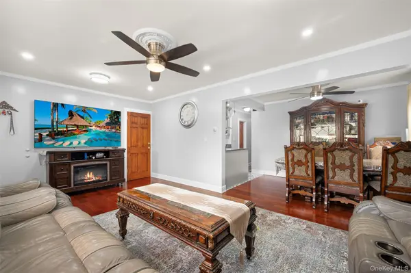 8811 Sabre ST, Bellerose Manor, NY 11427