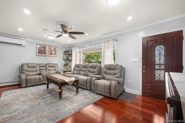 8811 Sabre ST, Bellerose Manor, NY 11427