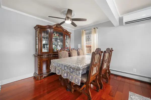 8811 Sabre ST, Bellerose Manor, NY 11427