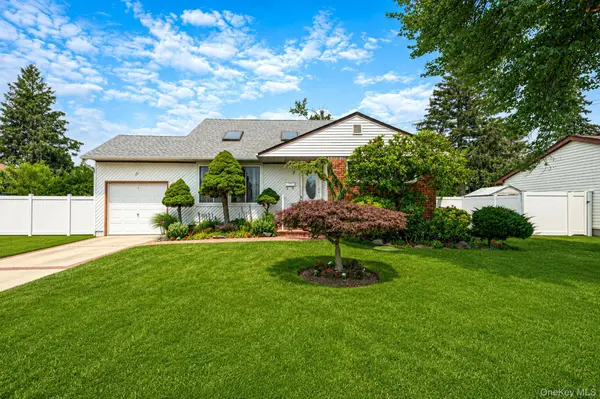 27 Ventura DR, North Babylon, NY 11703