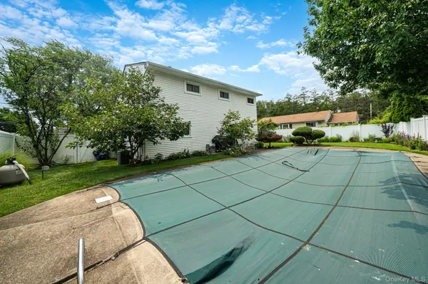 27 Ventura DR, North Babylon, NY 11703