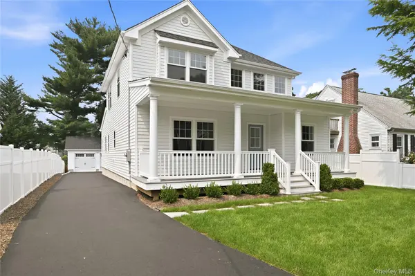 47 Central Pkwy, Huntington, NY 11743