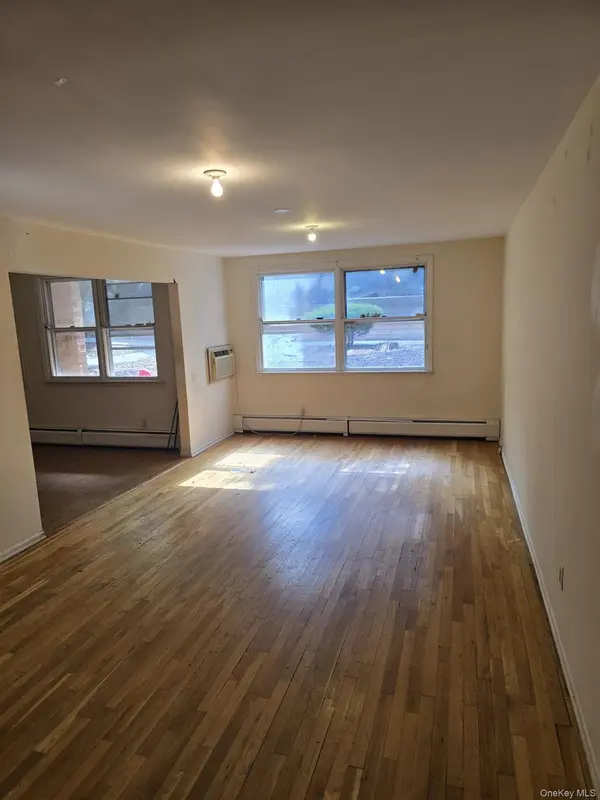 152 Kearsing Pkwy #B, Monsey, NY 10952