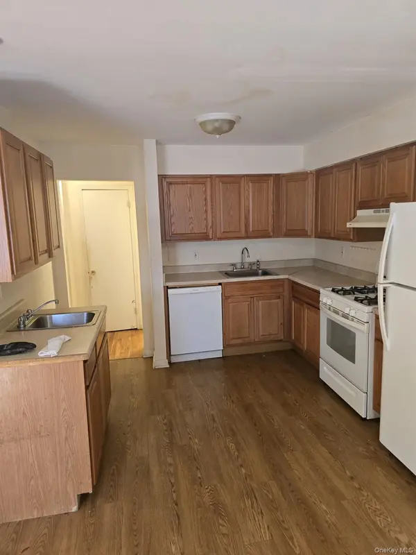 152 Kearsing Pkwy #B, Monsey, NY 10952