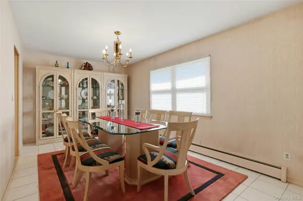 12 Kenny ST, Hauppauge, NY 11788