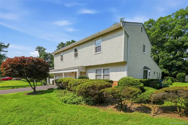 12 Kenny ST, Hauppauge, NY 11788