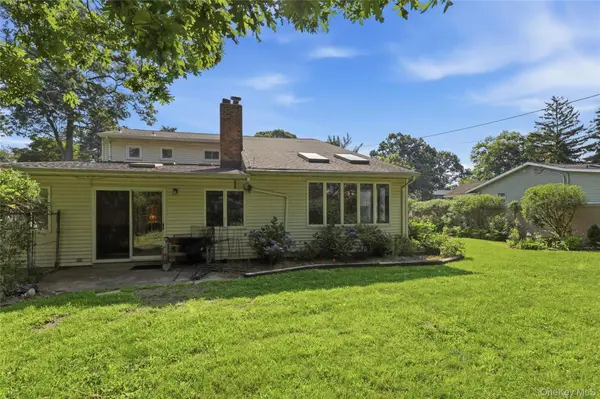 12 Kenny ST, Hauppauge, NY 11788