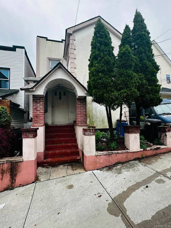8614 143rd ST, Jamaica, NY 11435