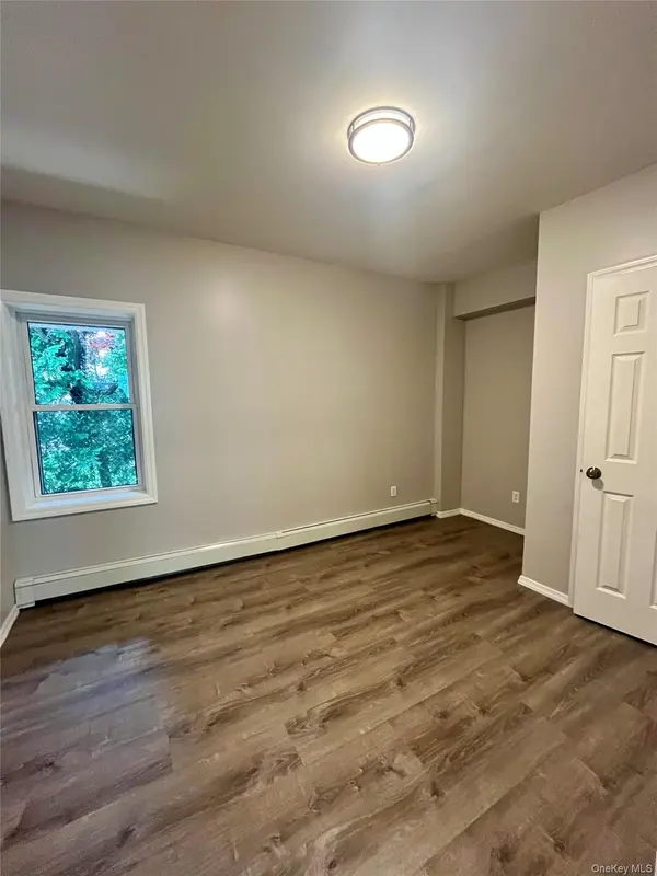 6 E 2nd ST #1st Floor, Huntington Station, NY 11746