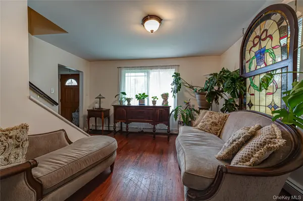 234 Grand AVE, Lindenhurst, NY 11757
