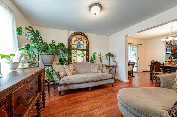 234 Grand AVE, Lindenhurst, NY 11757