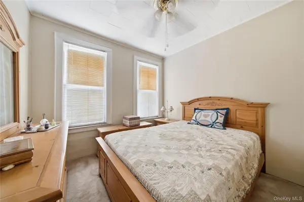 66-28 75th ST, Middle Village, NY 11379