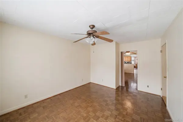 66-28 75th ST, Middle Village, NY 11379