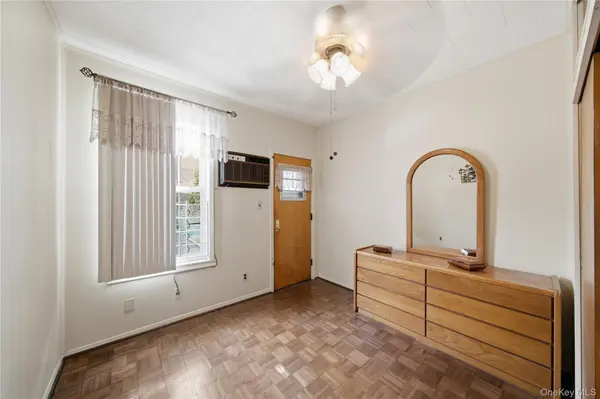 66-28 75th ST, Middle Village, NY 11379