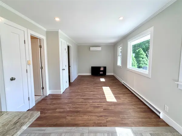 40 Hampton ST, Westhampton Beach, NY 11978