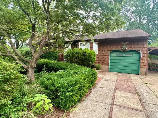 28 Euclid AVE, Dix Hills, NY 11746