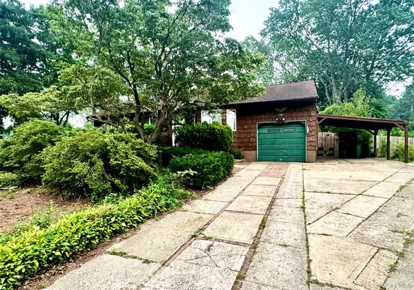 28 Euclid AVE, Dix Hills, NY 11746