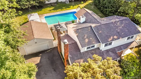 6 Marlon LN, Hauppauge, NY 11788