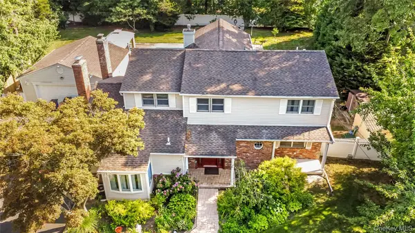 6 Marlon LN, Hauppauge, NY 11788