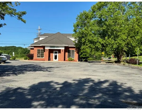 819 Little Britain RD, New Windsor, NY 12553